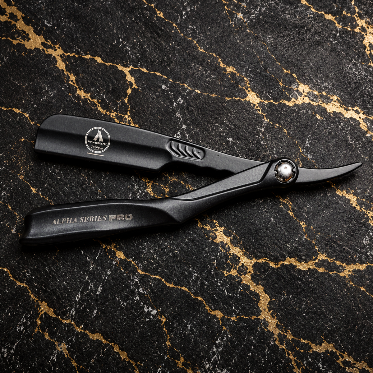 Alpha Series Pro Alpha 3 Pitch Style Razor in black