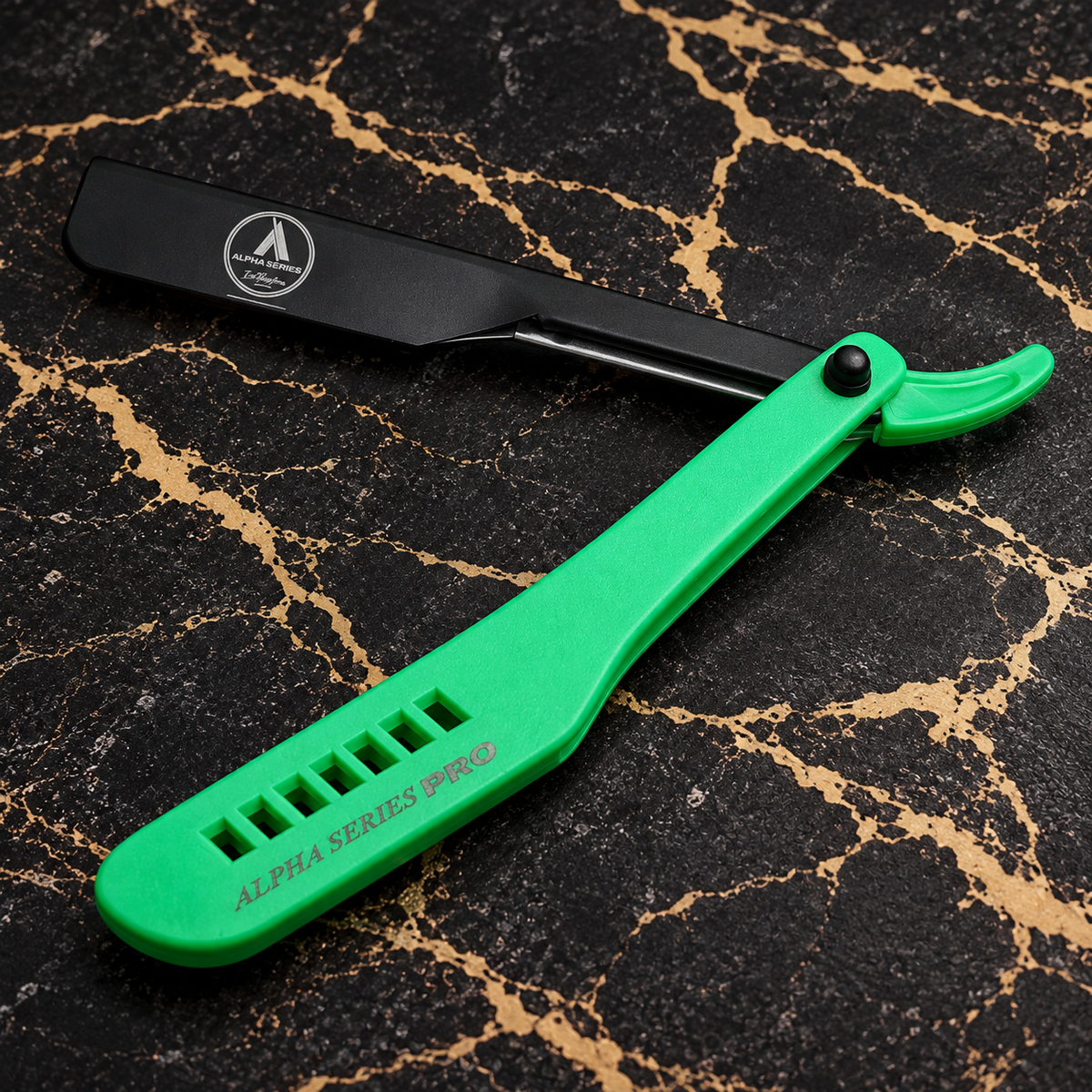 Alpha Series Pro Alpha 3 Plus cartridge razor in green