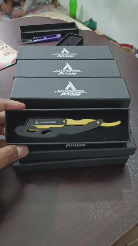 Signature Razor (Exclusive)